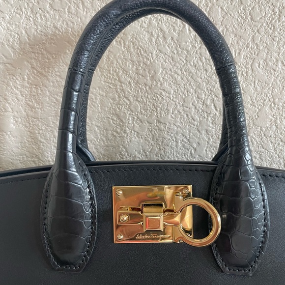 Limited Edition Ferragamo Studio Bag - Picture 4 of 7
